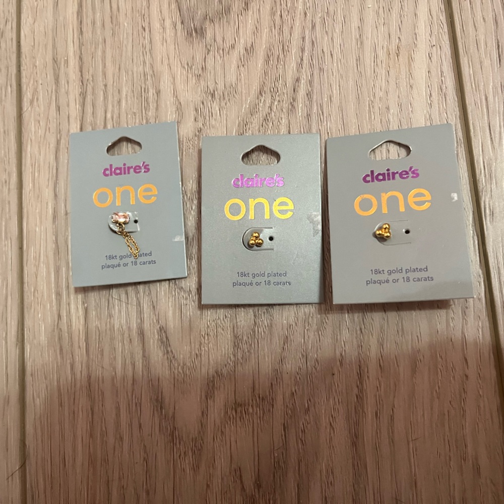 NWT Claire’s “One” Studs (3)